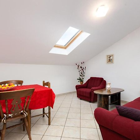 2 Bedroom Beautiful Apartment In Rasopasno Exterior foto